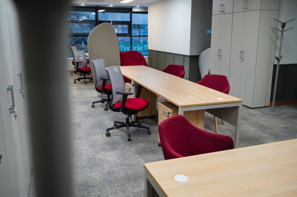 2023-12-07-furniture-014