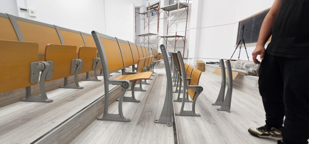 36. Amfi Alu GRI LEMN - NELU IASI (4)