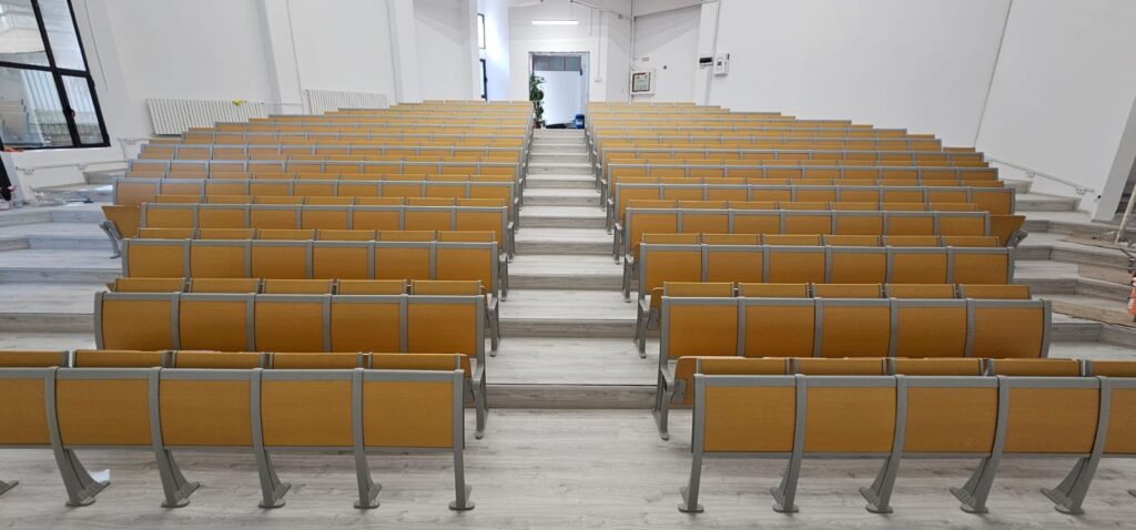 36. Amfi Alu GRI LEMN - NELU IASI (7)