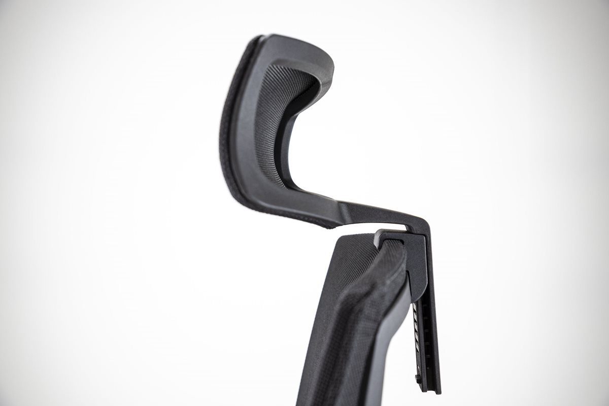 Tetieră reglabilă mesh