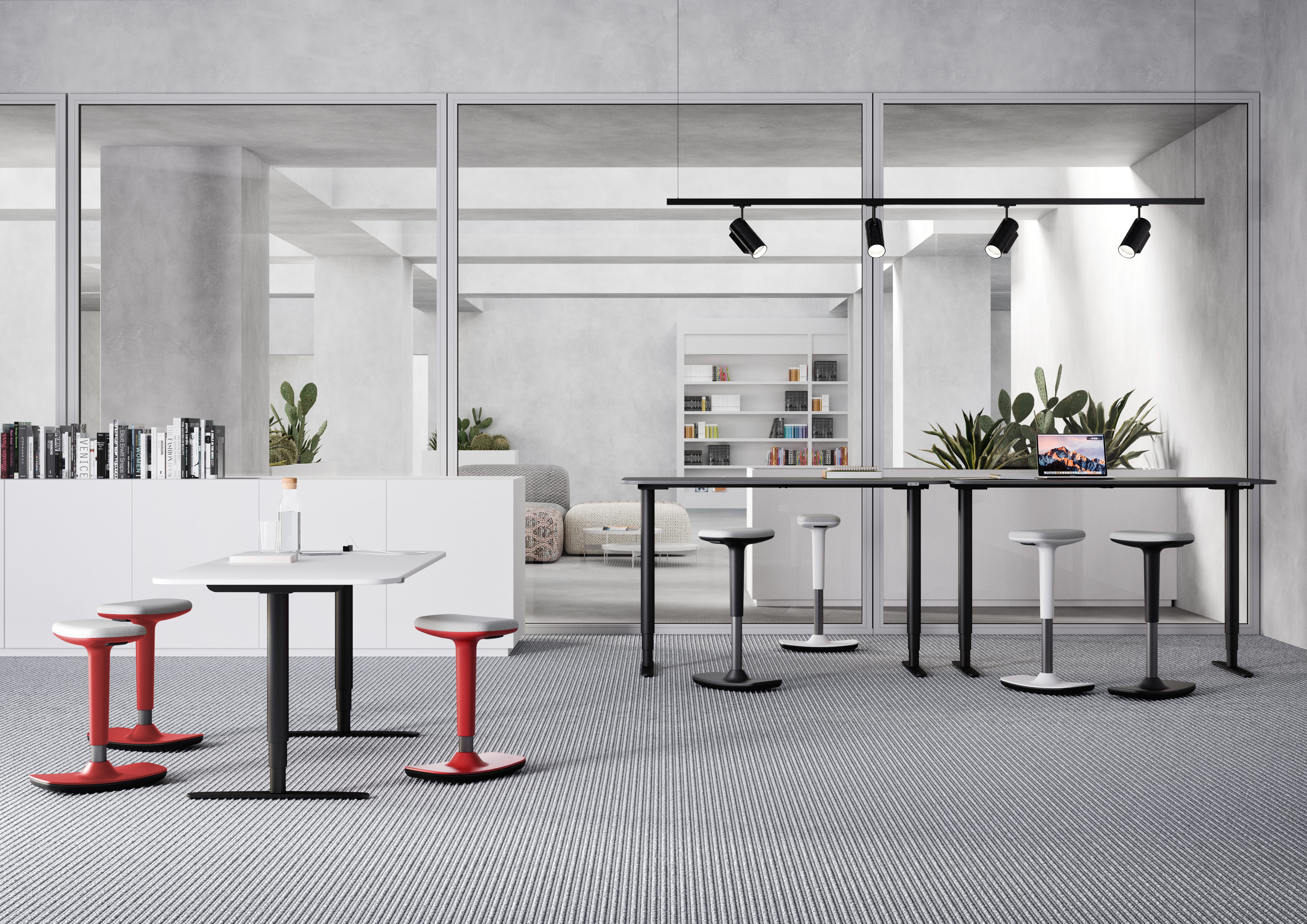 Scaun activ Leo Antares în spațiu de birou modern