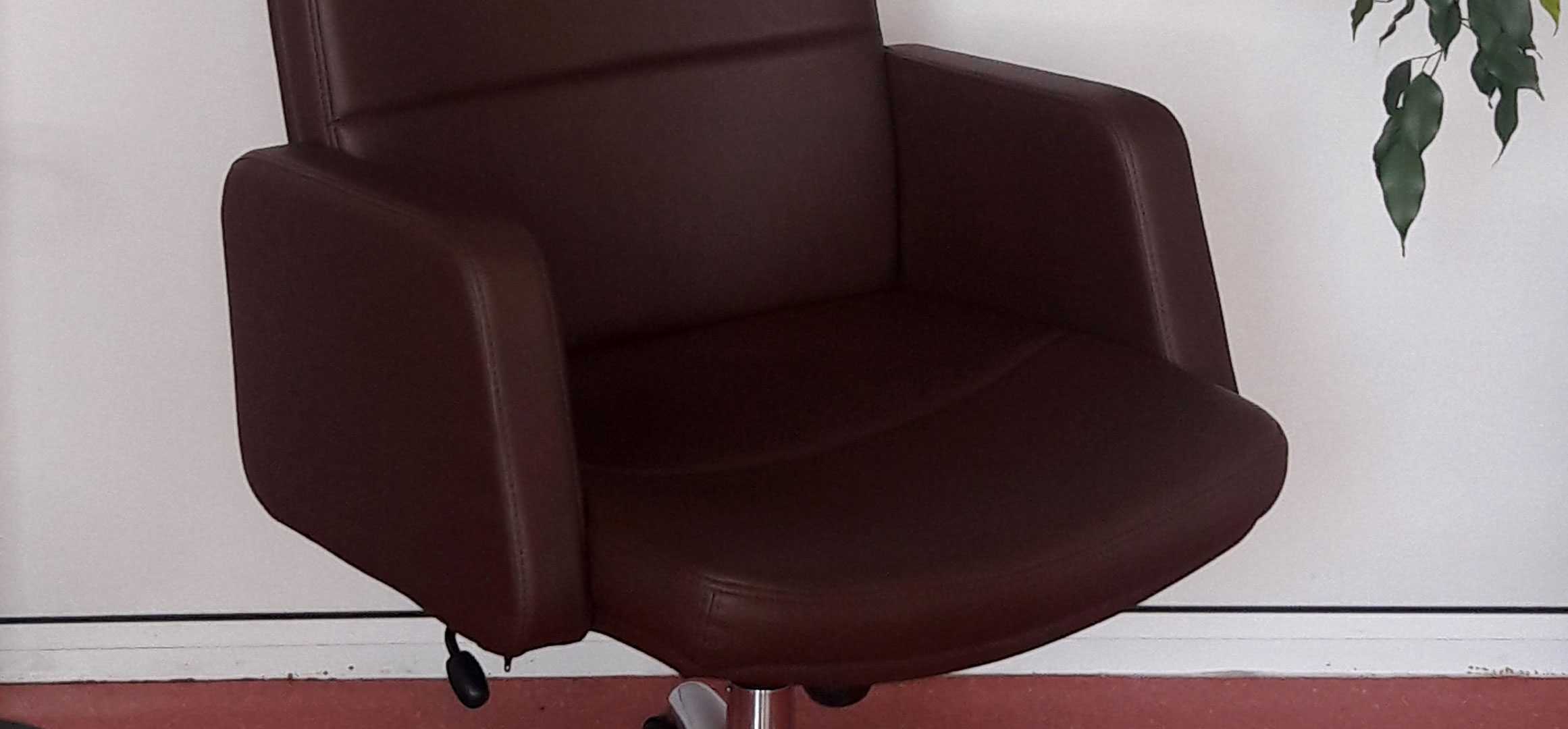 Design lateral scaun Arya - brațe tapițate